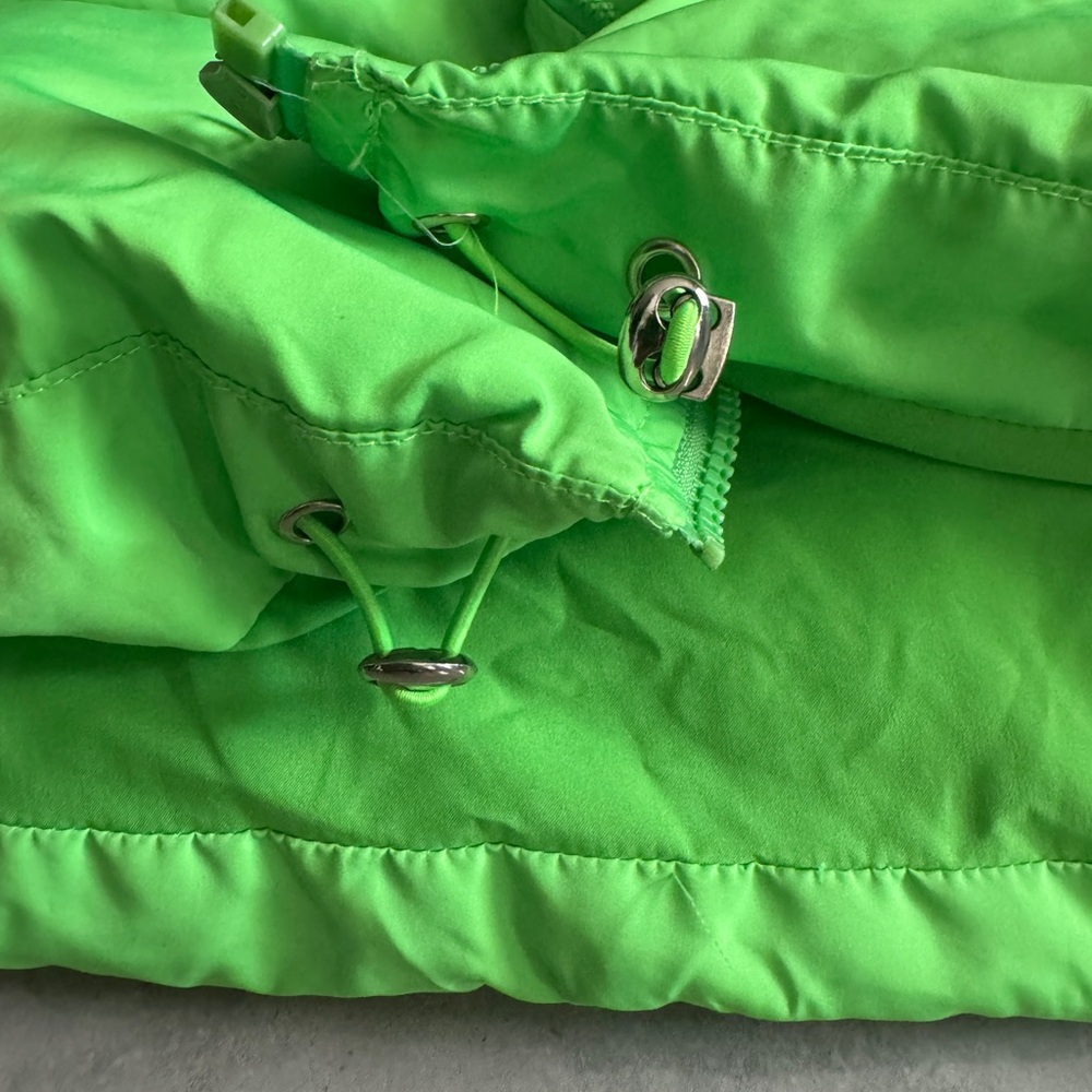 Akira Crop Puffer Vest | M - Picture 4 of 6